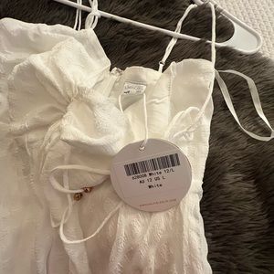 Selfieleslie white brand new dress!! Size L